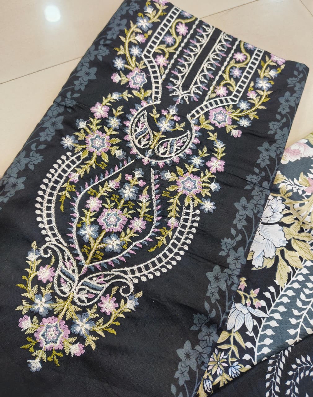 unstiched dress matierial embroiderd