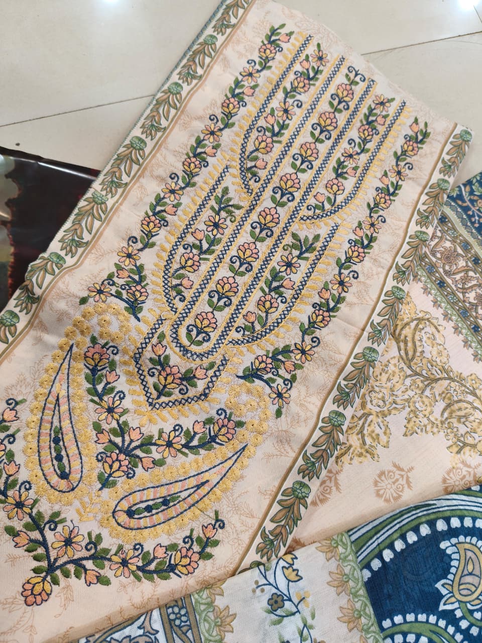 unstich embroiderd pakistani-blue mahira fashion
