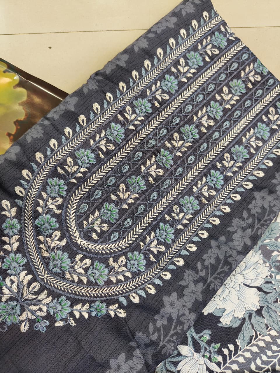 unstich embroiderd pakistani-blue gold-mahira fashion