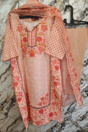 stiched dress digital print with transparent sequence peach-mahira fasahion