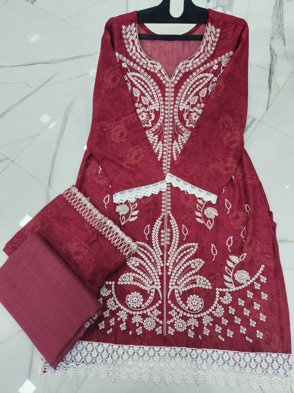 🌸 Noor Elegance Embroidered Lawn Suit Set ✨