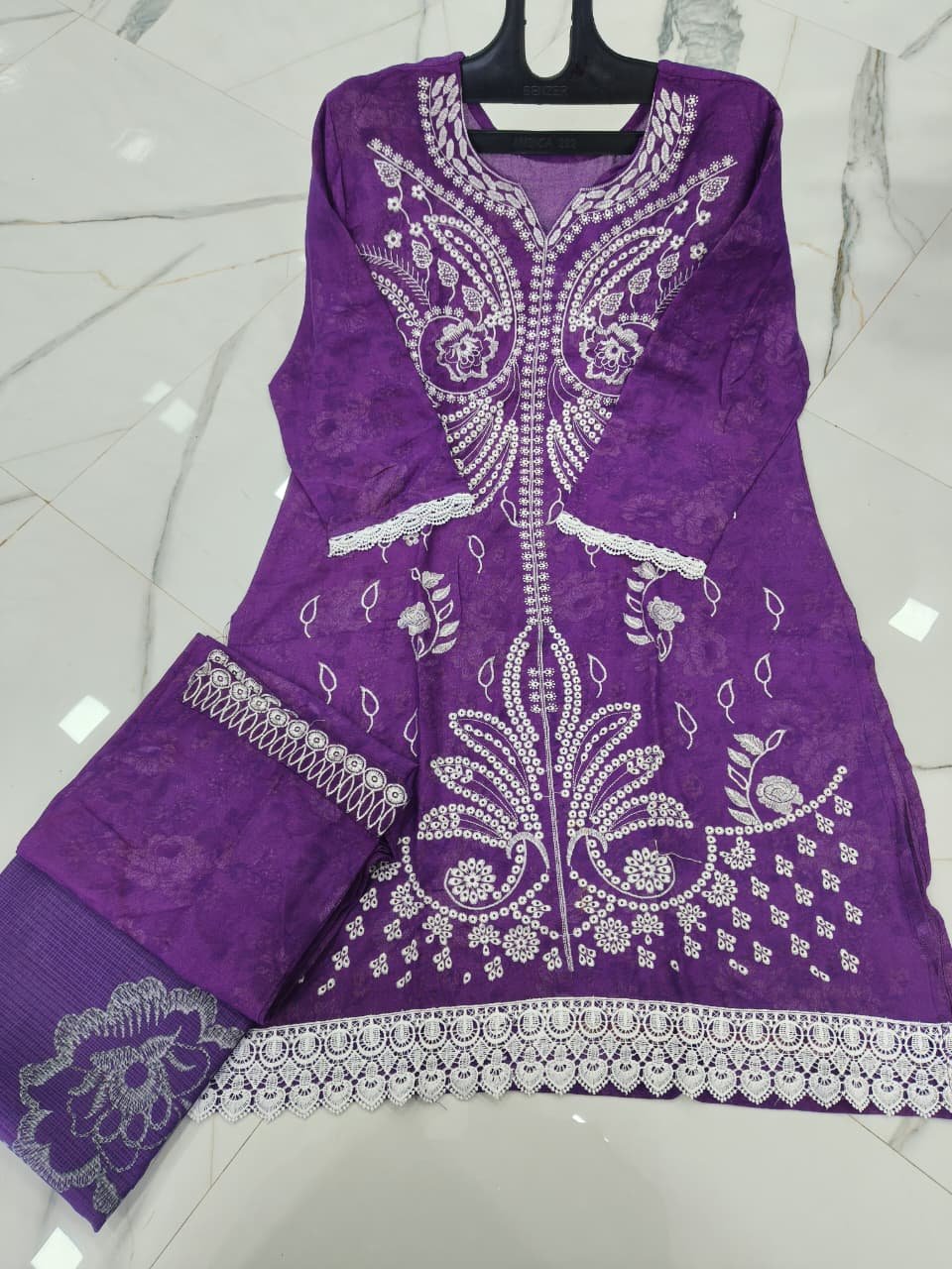🌺 Noor-e-Royal Embroidered Kurti Set 🤍