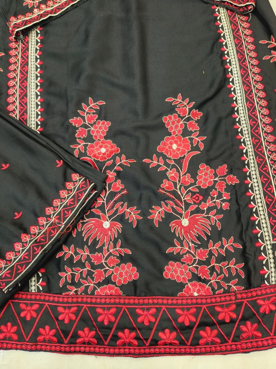 ❤️ Crimson Noir Embroidered Suit Set ✨ - Image 4