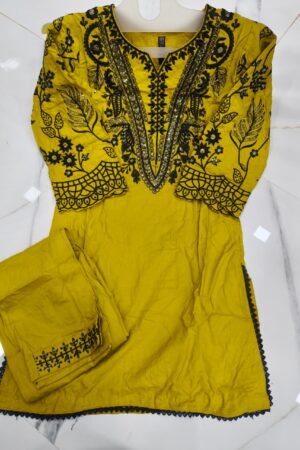 💛 Zehra Noor Embroidered Stitched Suit Set ✨