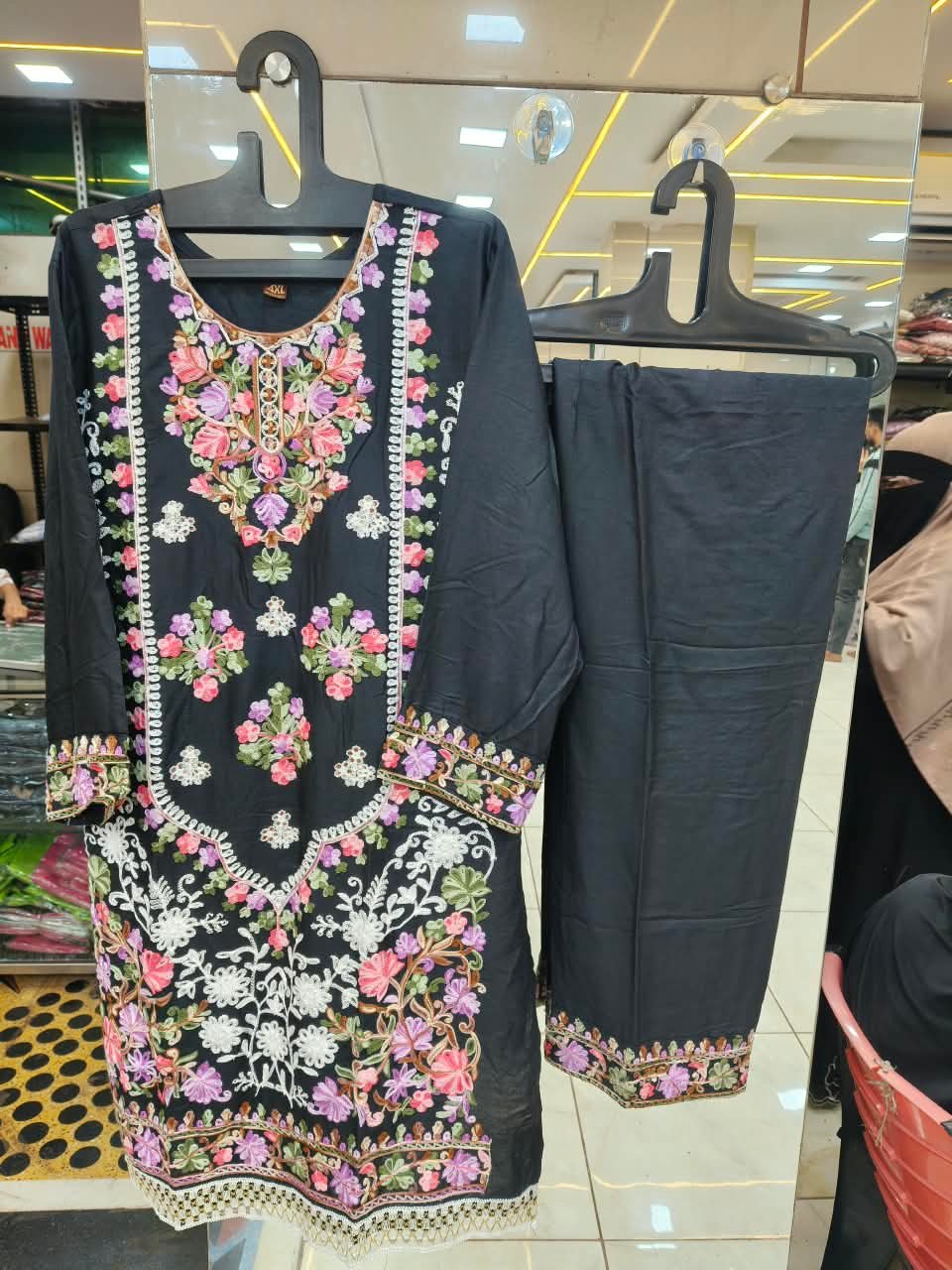 Charcoal Blossom Threadwork 2-Piece Set π€πͺ‘
